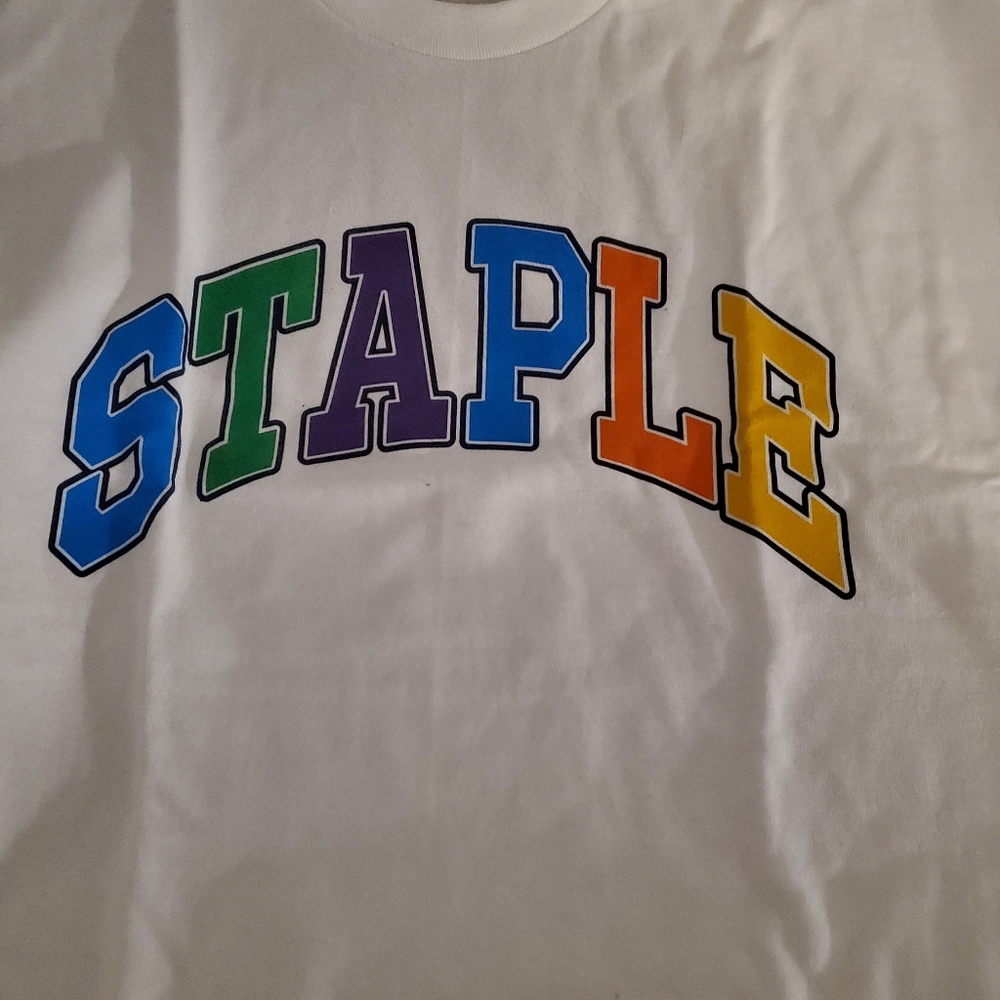 White staple tshirt